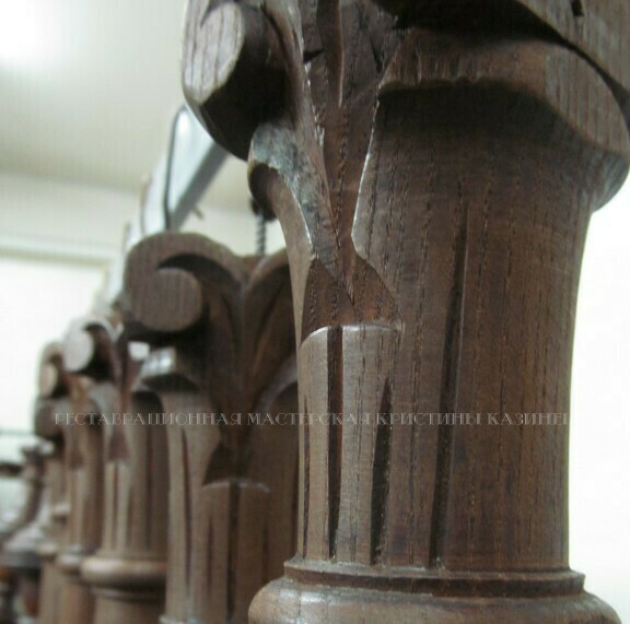 Декоративный резной элемент старинного буфета