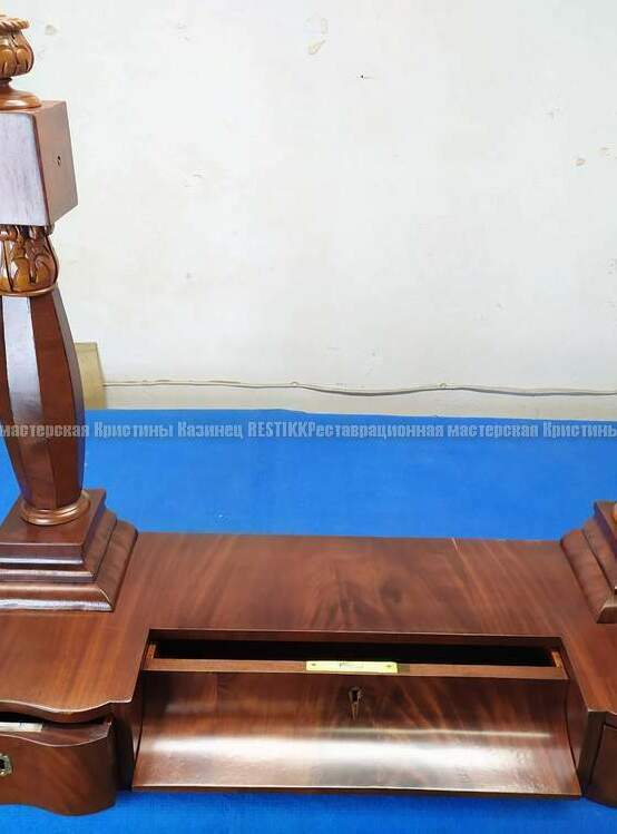 Сборка антикварного трюмо