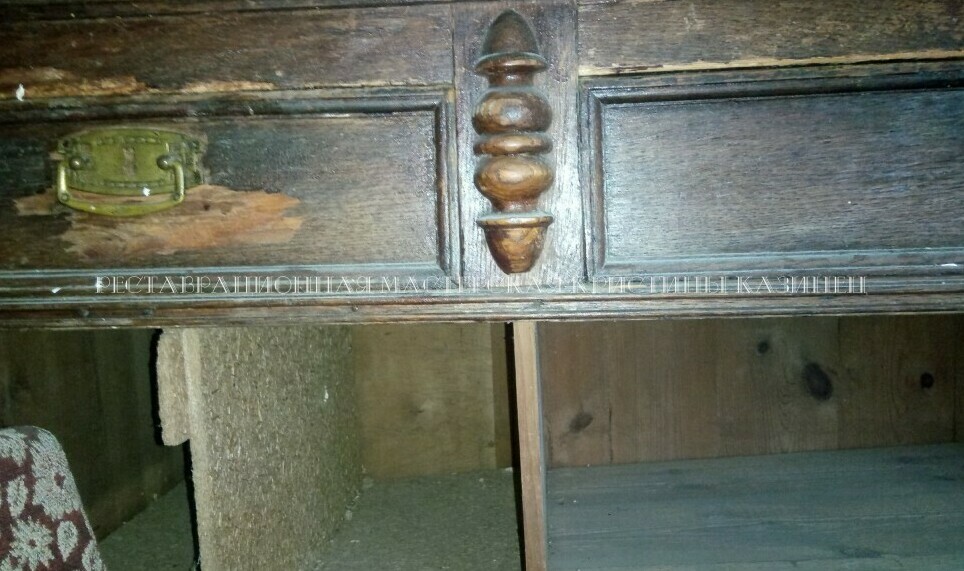 Ящики старинного буфета