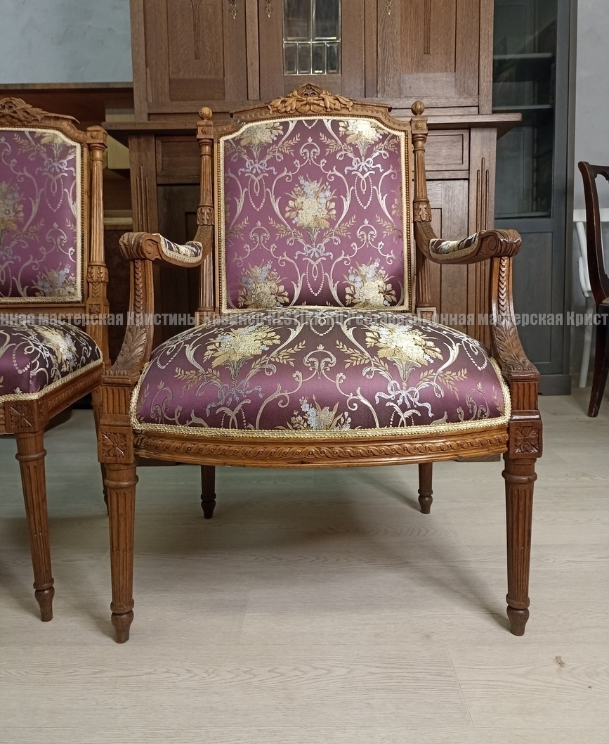 антикварное кресло