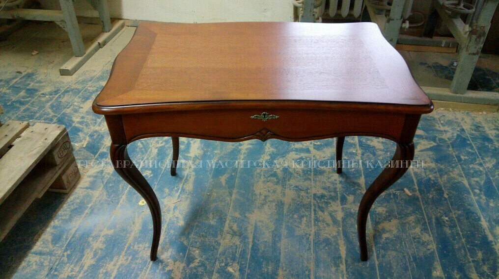 Антикварный стол после реставрации