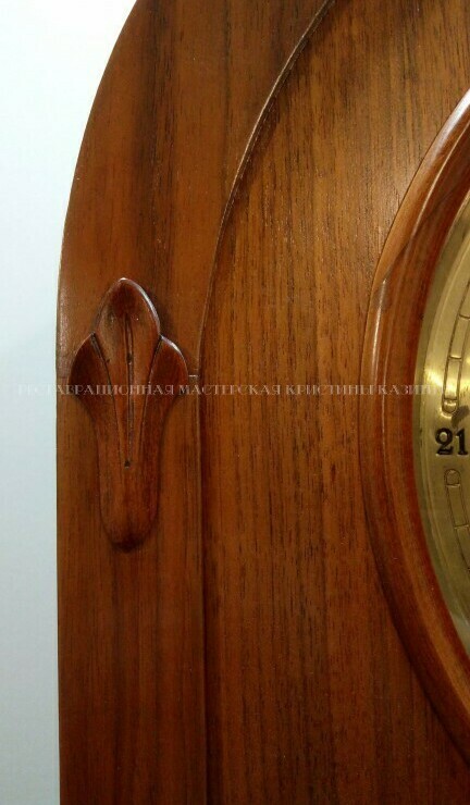 Деревянная резьба старых часов