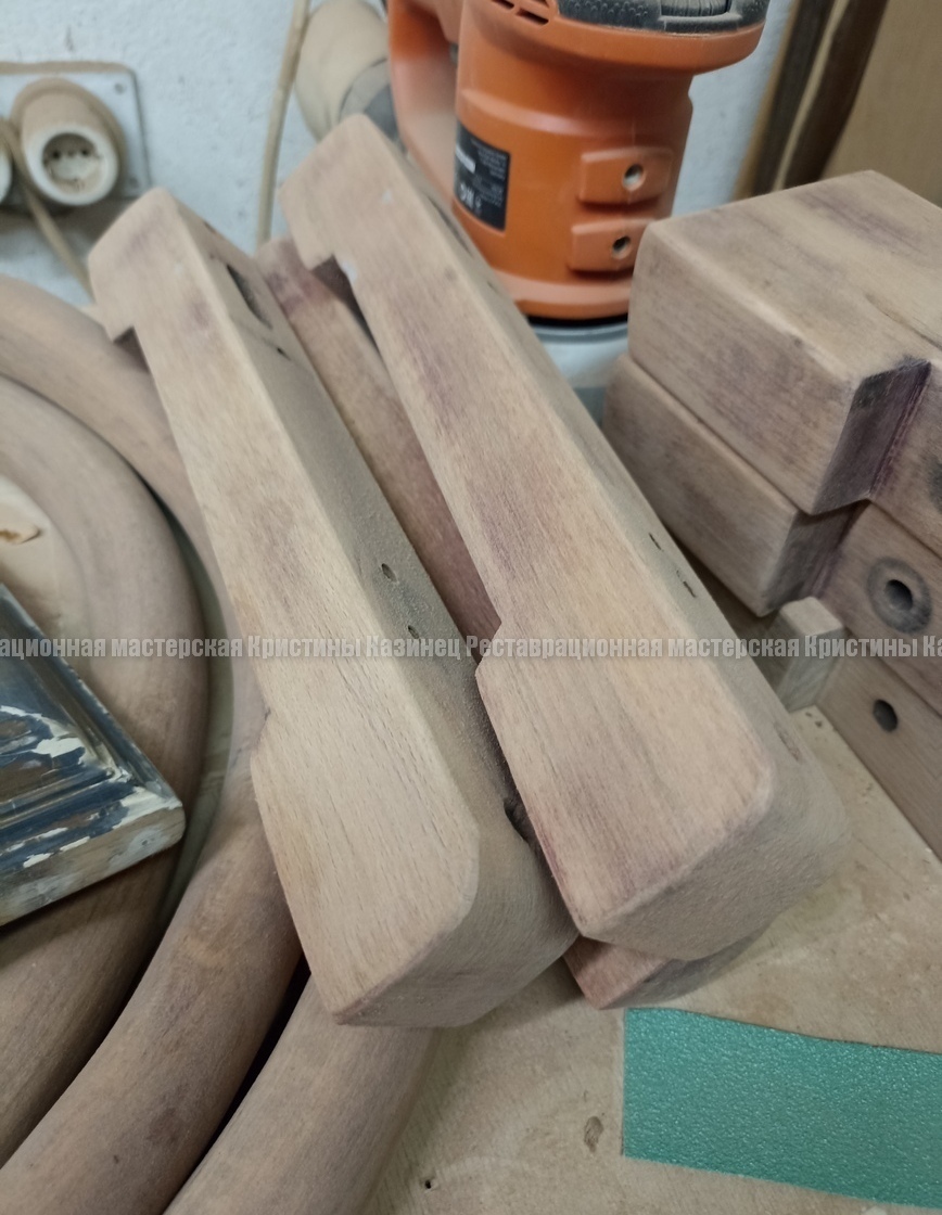 Реставрация театральной лавки