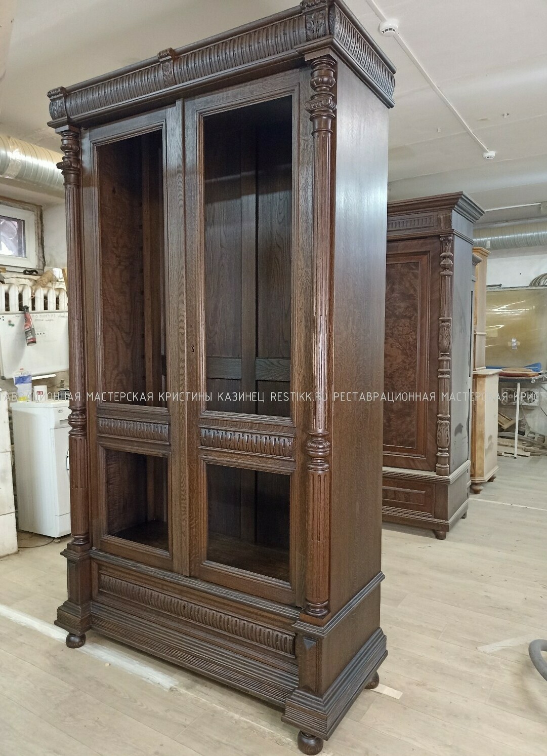 Дизайнерский шкаф