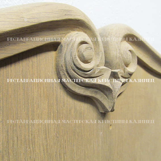 Очищенная резьба. Элемент старинного буфета