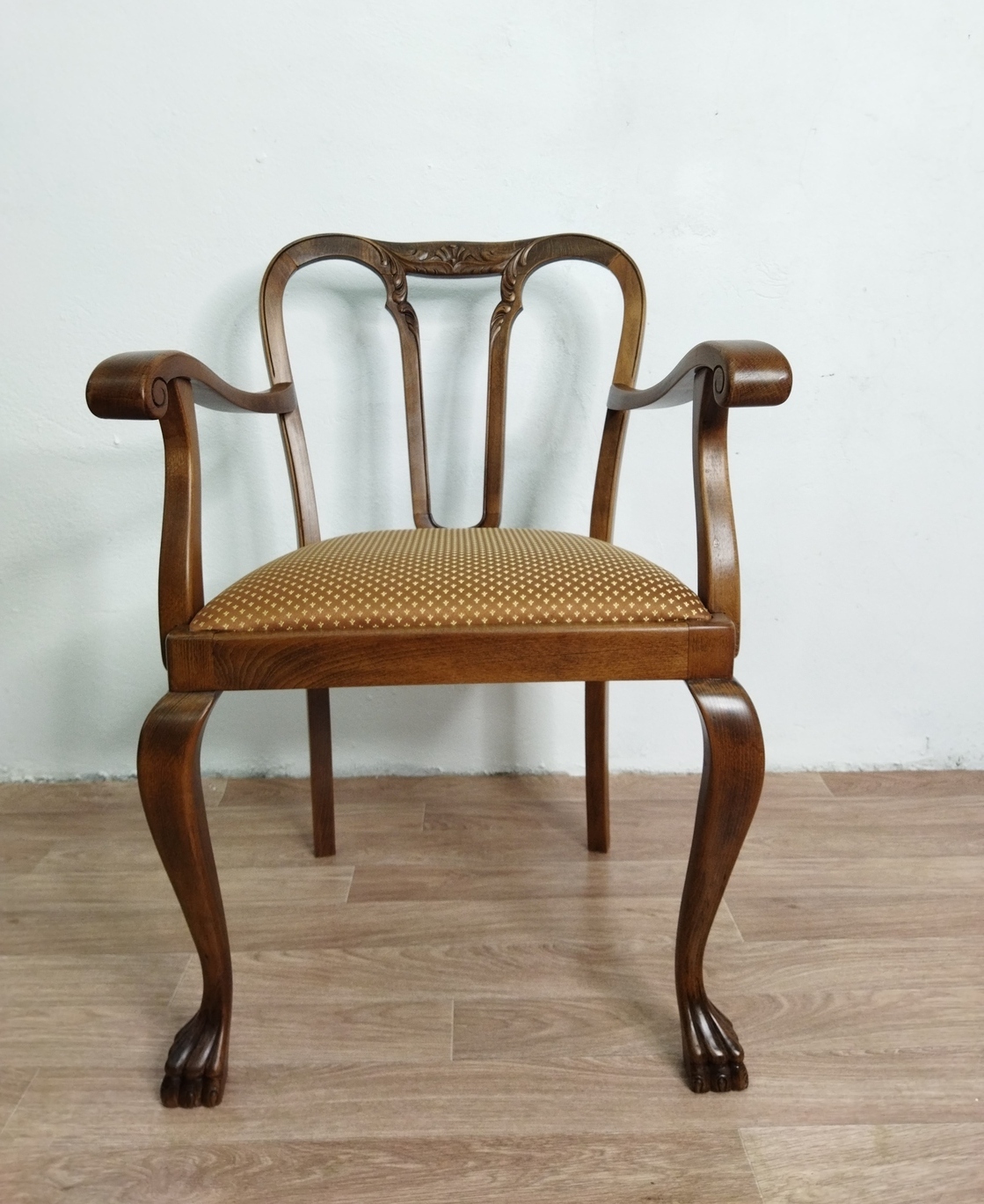 старинное кресло