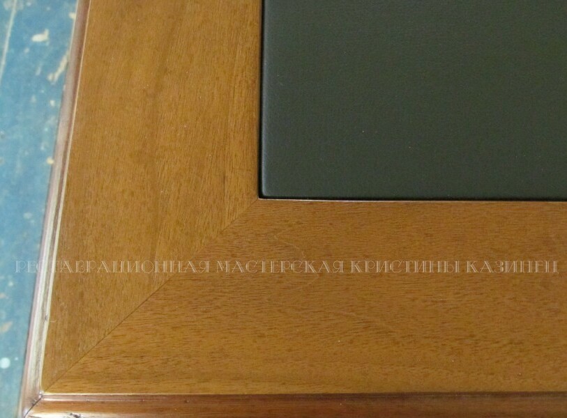 Часть столешницы с кожзаменителем