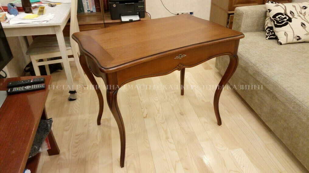 Антикварный стол после реставрации