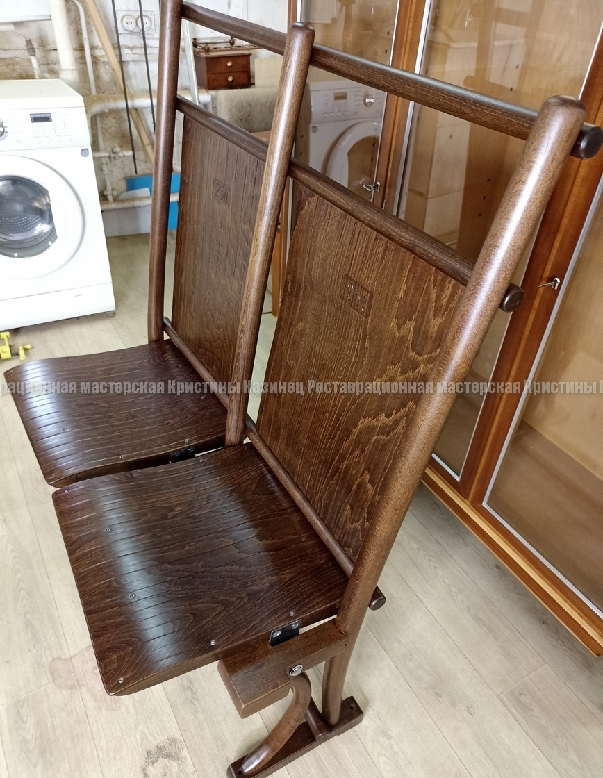 Реставрация театральной лавки