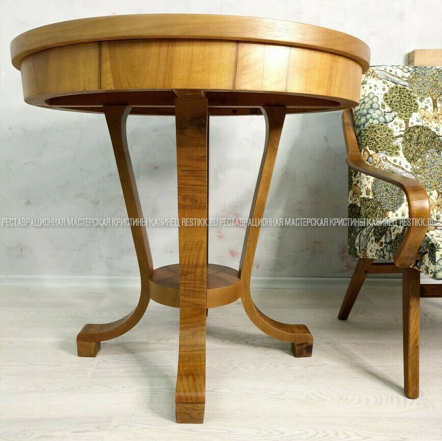 обеденный стол